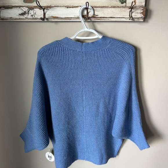 New w/Tags Women's Venice Love Sweater Blue - Size Extra Small - Picture 2 of 2